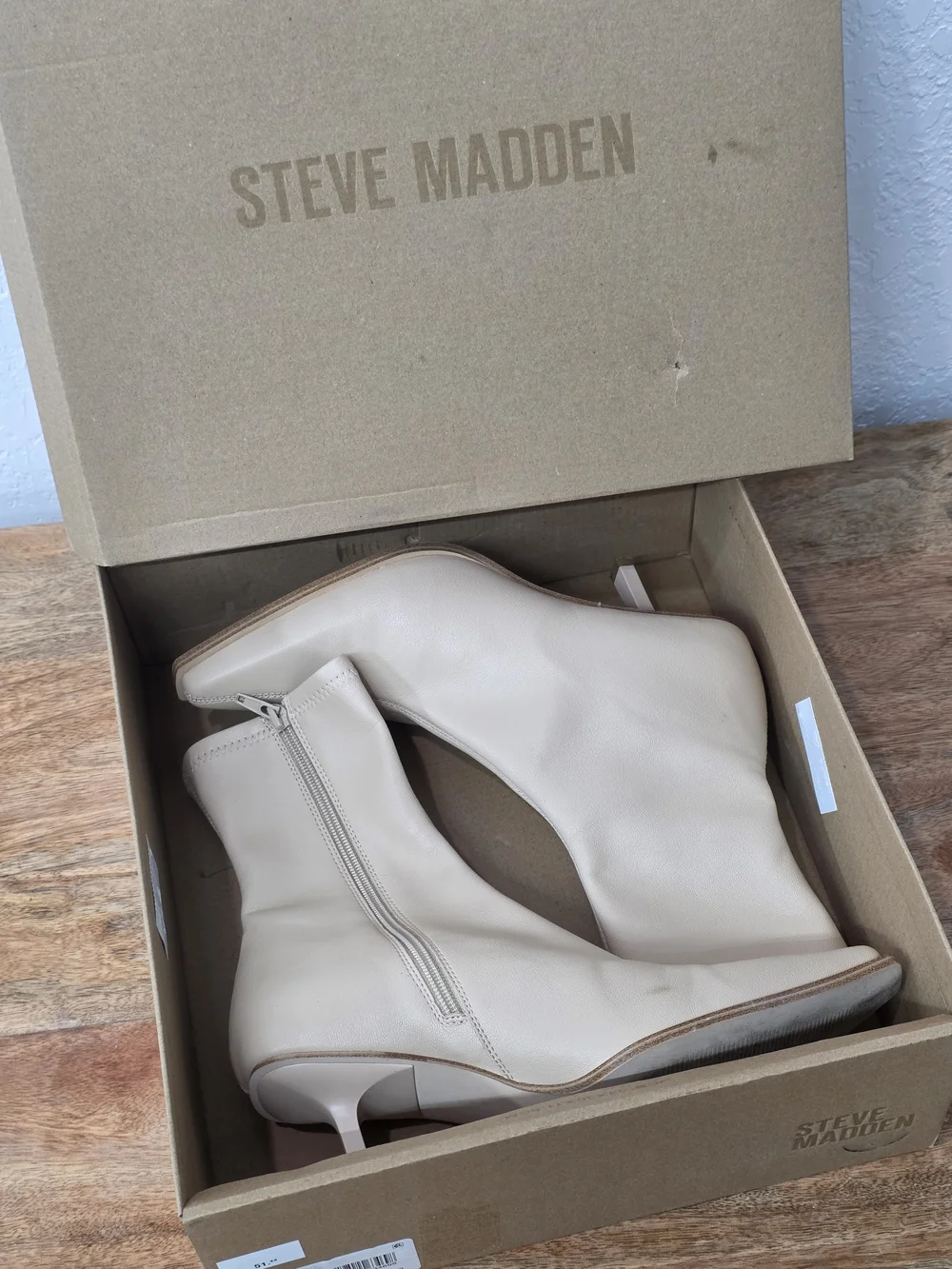 Steve Madden Briane Bone Leather Pointed Toe Ankle Boots